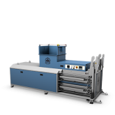 Presse à balles horizontale Mil-tek E819 sur fond blanc